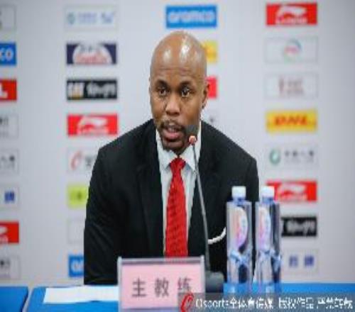 米切尔社媒告别广州龙狮媒体人:目前第一选择是尝试重返NBA执教