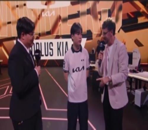 Smash赛后采访:我会拿到最后的冠军奖杯作为献给自己的生日礼物
