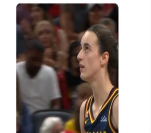 凯特琳克拉克上篮被吹走步!解说调侃:这是一个勒布朗式的上篮