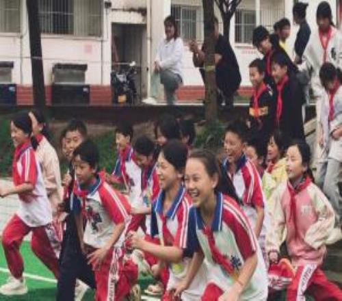 一届世界杯36片球场:千问网友为乡村孩子“攒”出新场地