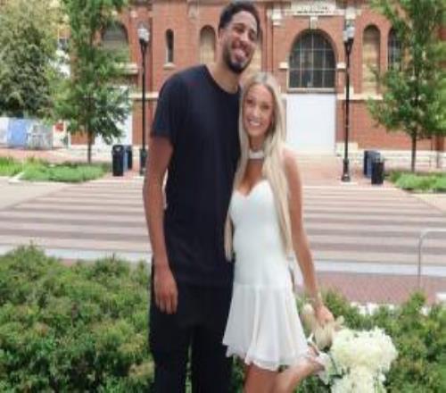 这下合法了哈利伯顿与未婚妻Jade已在法院登记结婚!
