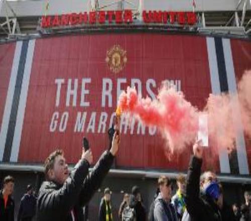 误伤友军电讯报:五大球迷组织抗议曼联打击黄牛方式太残暴