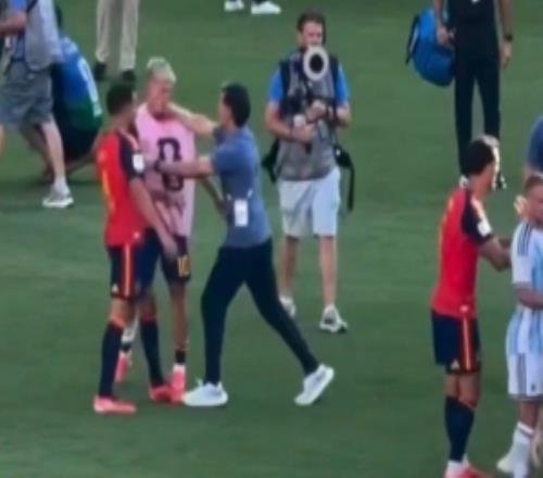 卡尼萨雷斯:既然阿亚拉向奥尔莫道歉了,我们就应该原谅他的挥拳