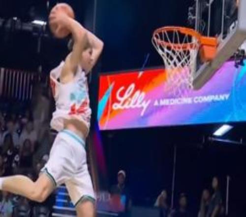这还是人类吗!Dunkman惊现反人类360双手折叠平筐炸扣!