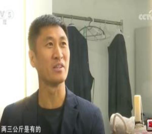 世界杯裁判装备有多沉马宁:差不多两三公斤