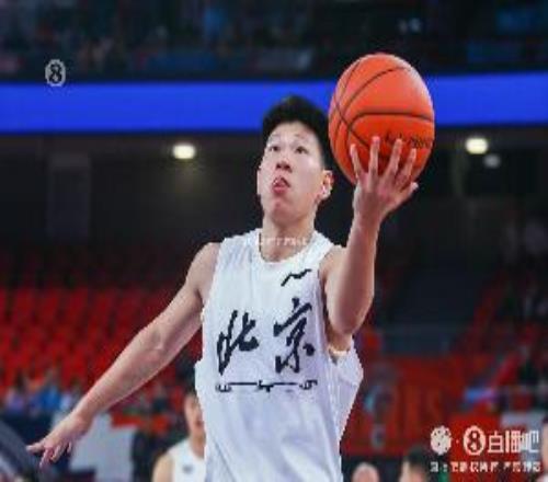 今年3月已前往澳大利亚联赛打球记者：孙亚辉将与北京队续约2年