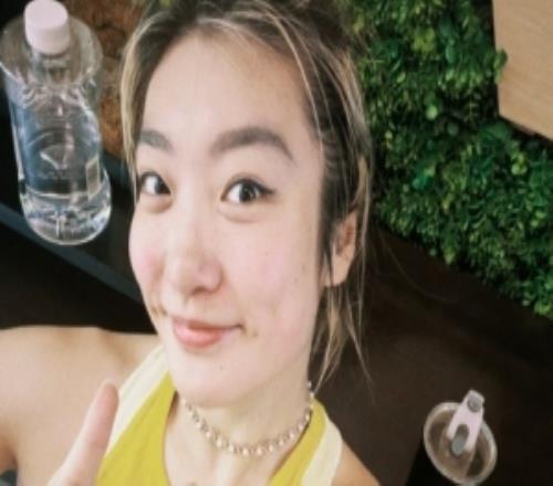 元气满满！李梦社媒晒自拍：假装健身女孩自律早餐