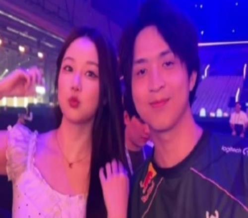 英文流解说Kitty分享视频：自拍大合集又是一年的沙特电竞杯