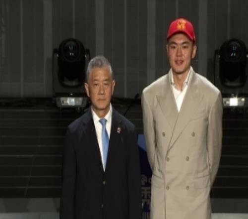 深圳男籃在第7順位棄選在第18順位選中前國手單濤之子單澤宇