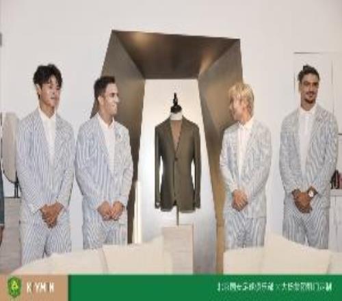 男模国安达成礼服合作，蒙哥马利携球员代表身着西服亮相