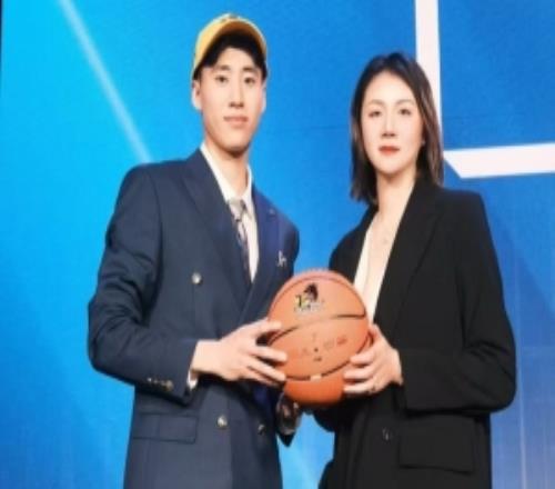 江苏男篮将与曹芷豪完成签约后者确定将会出战夏季联赛
