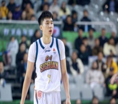 媒体人：段睿骐预计今天下午和辽宁男篮正式签约