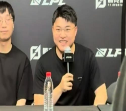 Uzi：自己在场下看跟坐在上面打比赛完全不一样，很开心很震撼