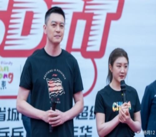 杨鸣晒与陈梦的合照：愿未来篮球领会乒乓精神齐头并进共同发展