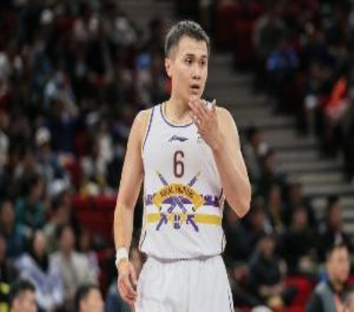 媒体人：北控与张帆达成C类2+1续约合同新赛季是他在北控的第9年