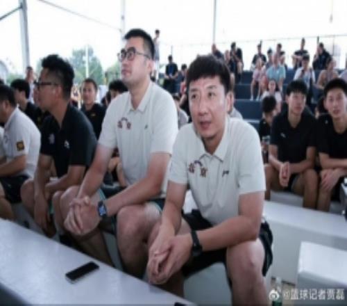 韩硕&张兆旭出席西城争霸赛开幕式北控新帅哈里斯很快和球队会合