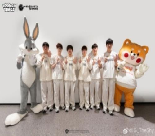 TheShy:很开心和大家在iG十五周年这天赢下比赛小i兔八哥可爱