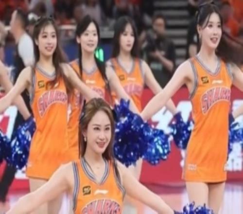 上海男籃主場啦啦隊曬舞蹈視頻:一些些庫存