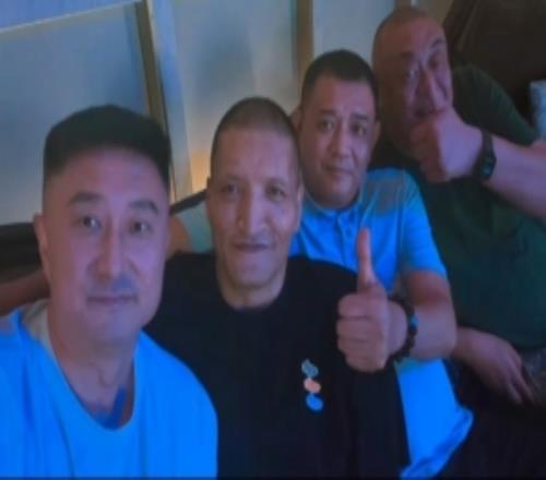 巩晓彬：杜指导攒局好兄弟都得来只要聚到一起人就很松弛很快乐