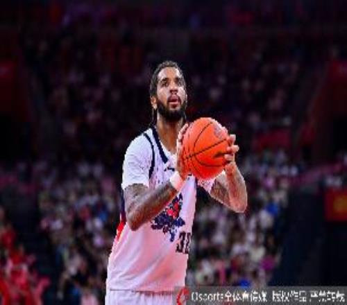 媒体人:克里斯实力不俗能四能五是辽篮大外援的最优选择