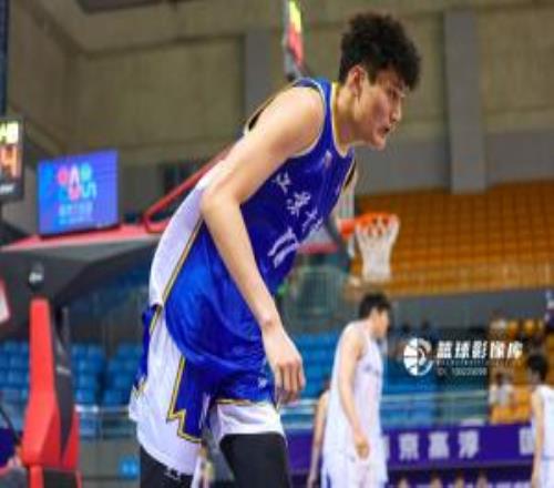 媒体人:吴嘉浩是江苏省篮管中心签约运动员签约时有特别约定