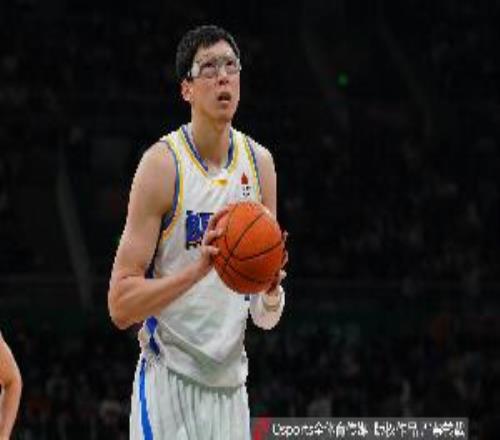 媒体人:巴里布朗是李楠需要的强解小外援桑普森能为周琦减压