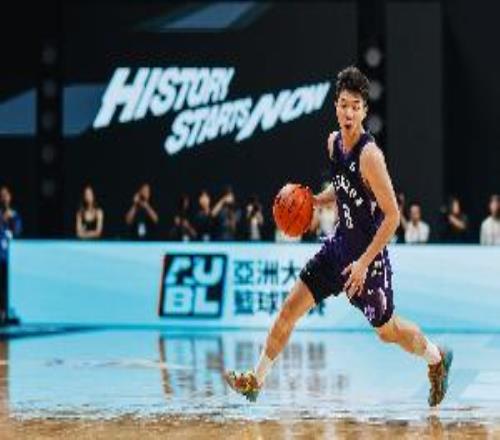 媒体人:石奎在这群大学生里确实鹤立鸡群他在关键时刻挺身而出