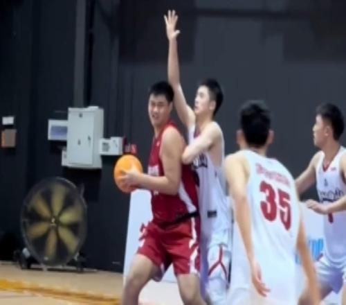 这也太像了!珊蒂泉外国语中学内线周嗣哲神似高中版大姚