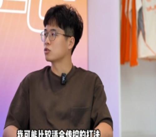 段刘愚:我可能比较适合传控的打法,会尽全力完成教练给我的任务