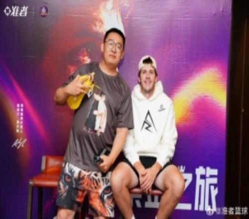 里夫斯中国行厦门站活动瞬间：鹭岛之夜感受球迷硬核热情