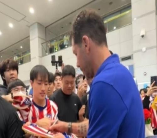 马卡：李刚仁还未亮相马竞已在韩国受热捧，尤其是队长科克