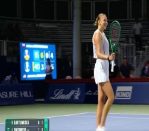 阿尼西莫娃逆转击败巴图科娃，晋级WTA1000多伦多站16强