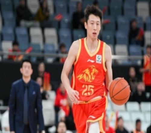 媒體人：趙巖昊的合同到期了他與廣廈和其他球隊(duì)在商討中