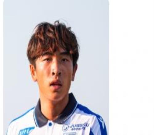 法甲官方晒照魏祥鑫代表欧塞尔出战五大联赛唯一的中国球员