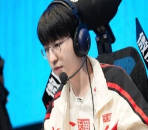 WBG分享对阵LNG赛前返图:聚力出击,加油!