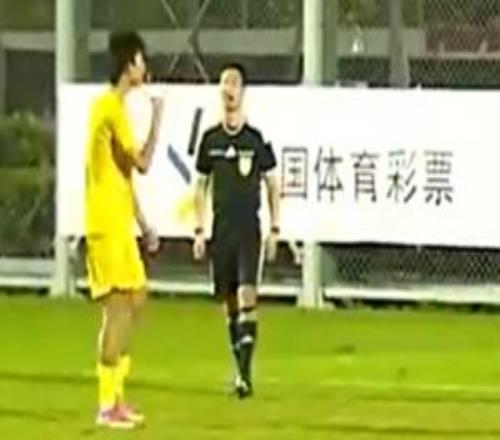 大心脏!赵松源失点后点球大战第1罚命中,比闭嘴手势回击挑衅