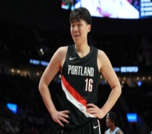 奥登:我认为如果杨瀚森能够慢下来他将会很出色
