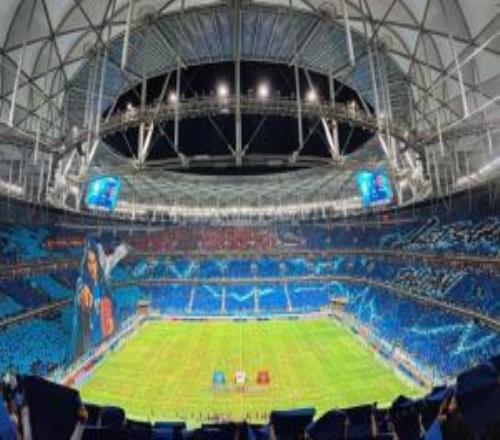 “辽宁德比”梭鱼湾多看台打出震撼tifo,斯坦丘挥舞魔杖驾驭雷电