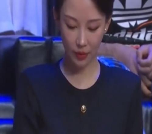 九球天后!潘晓婷现场观看丁俊晖与大卫吉尔伯特的比赛