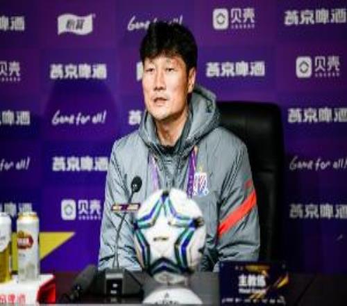 足球報：申花穩中求勝艱難止跌，新教練組帶給球隊不同調整
