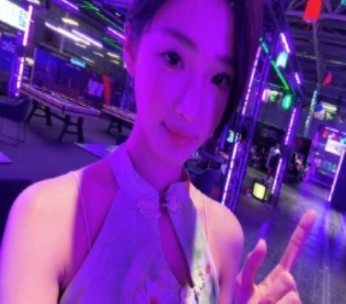 KPL主持人诗诗晒EWC现场返图:又是收获满满的一天