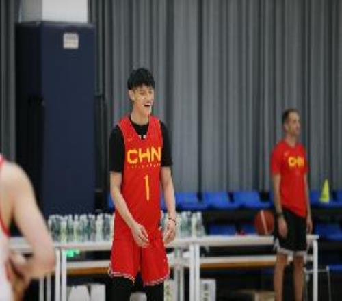 中国男篮集训人员调整曾凡博王浩然赵维伦返回各自俱乐部&学校