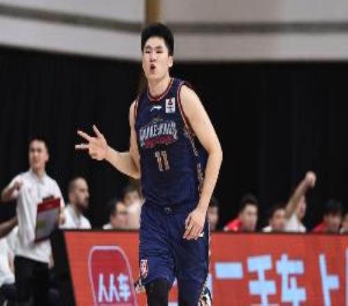 媒体人:同曦接下来应想办法赶在明年夏天之前转让赵柏清的续约权