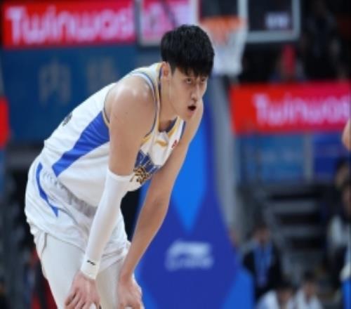 媒体人:曾凡博还处于伤病康复期离队是和国家队协商后的结果