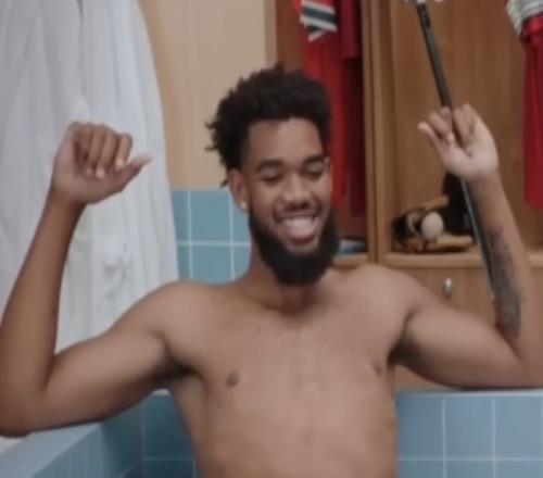 唐斯称刚进NBA震惊天天飞客场演员哈特玩梗:你是说老詹总走步