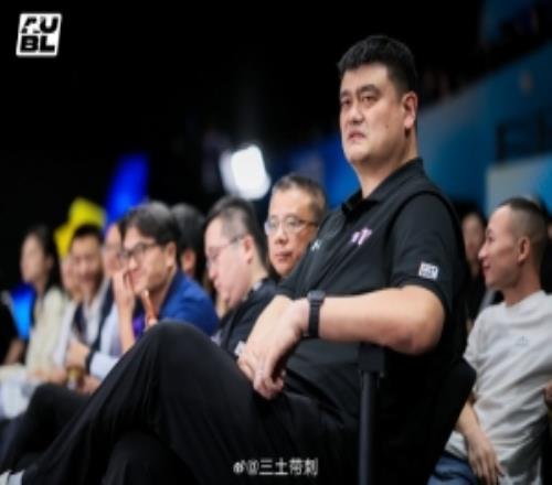 媒体人:我们陷入复杂战术循环快攻远逊对手有时候可以简单点