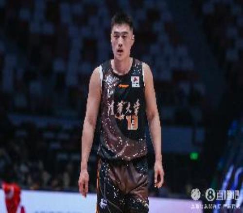 媒体人:许熙桐即战力值得期待投篮佳技术全面篮下吃错位不含糊