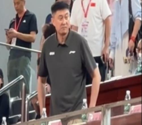 现场观战！中国女篮对阵尼日利亚女篮热身赛杜锋落座主席台