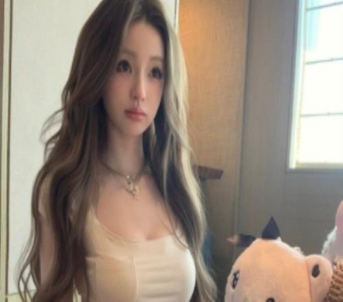 王思聰前女友懶懶曬照：溫柔大姐姐