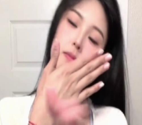 美!李月汝晒日常动态:点赞送不锈钢盆